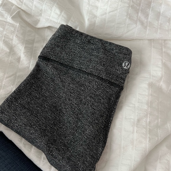 Rare herring bone, lululemon wunder under - Picture 4 of 6